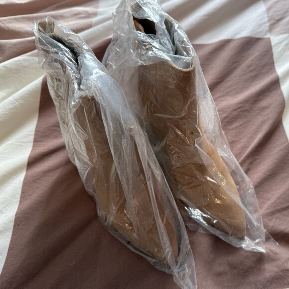 Marc Fisher LTD Oshay Pointed Toe Bootie - 8M - Picture 2 of 3